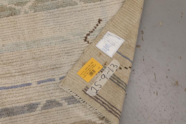 A carpet, Morocco design, approx. 381 x 283 cm.