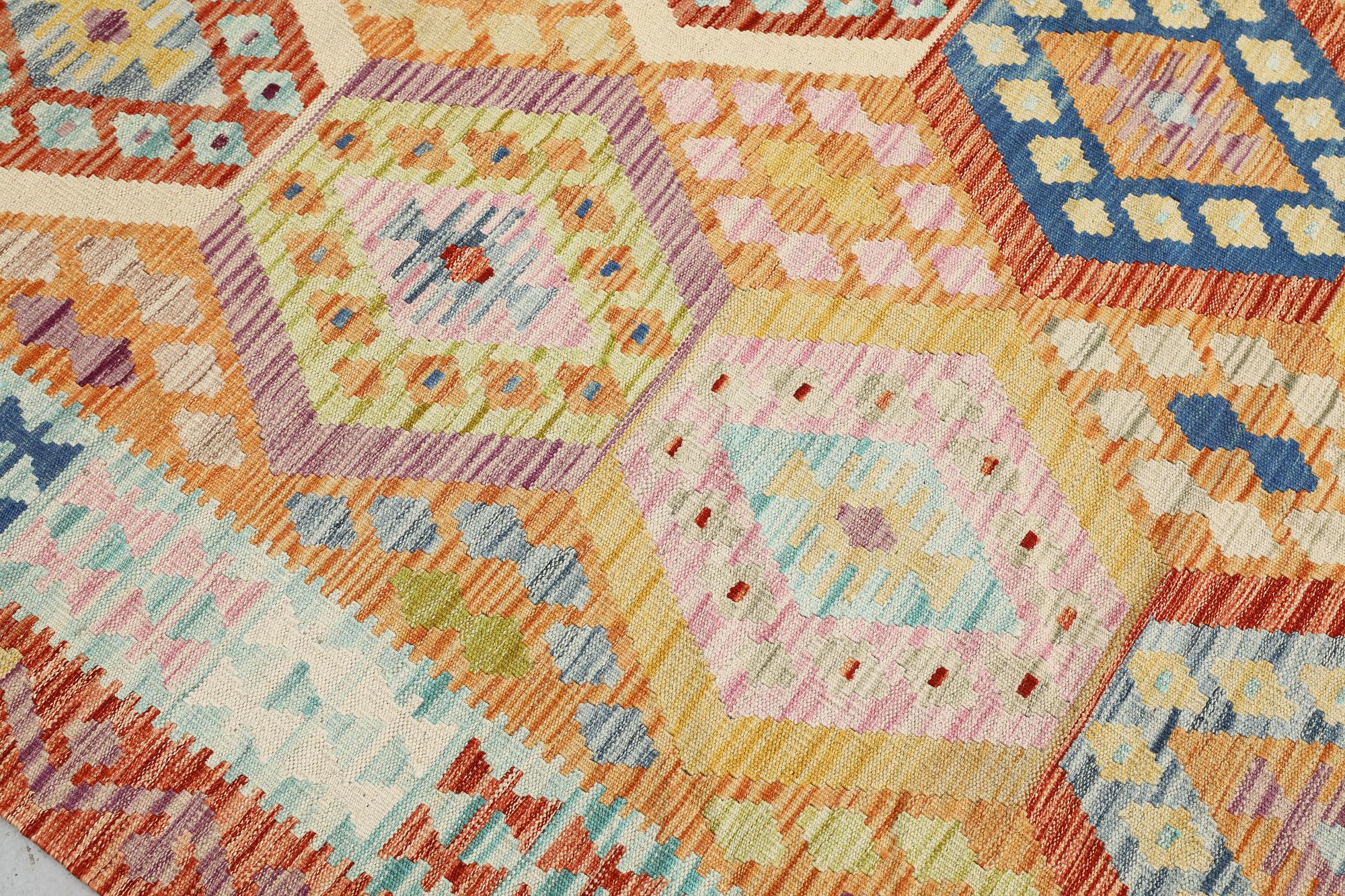 A Kilim rug, approx. 299 x 205 cm.
