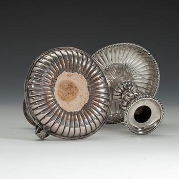 LJUSSTAKAR , ett par. Silver. Olof Robert Lundgren Åbo 1845. Höjd 10 cm. Vikt 200 g.