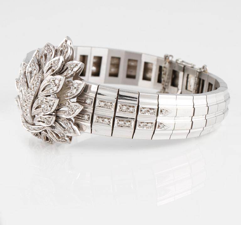 ARMBAND, 18K vitguld med åttkantslipade diamanter. Vikt 47,7 gram.