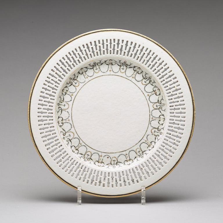 GALLERKORG med FAT, kompaniporslin. Qingdynastin, sen Qianlong (1736-95).