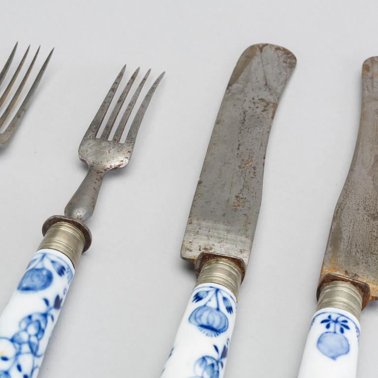 6+2 PARTS OF PORCELAIN CUTLERY 19TH CENTURY.