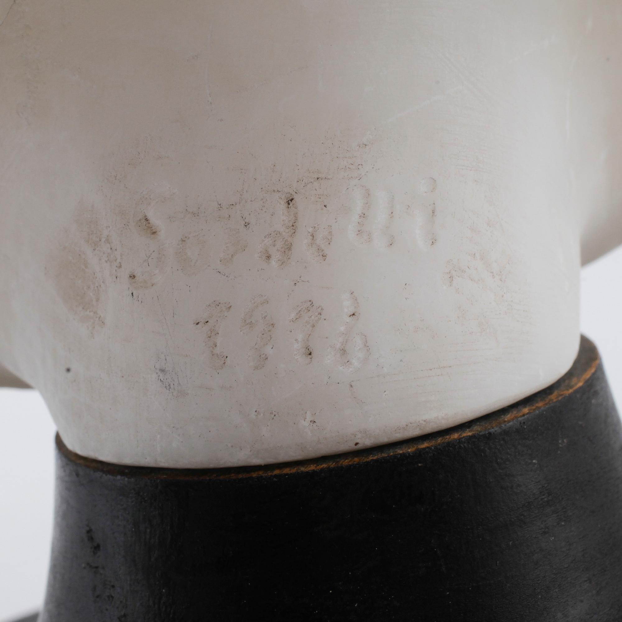 SKULPTUR, alabaster, signerad Gardelli och daterad 1916.