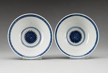 A pair of blue and white bowls, Qing dynasty, Yongzheng (1723-35), with Xuande four character mark.