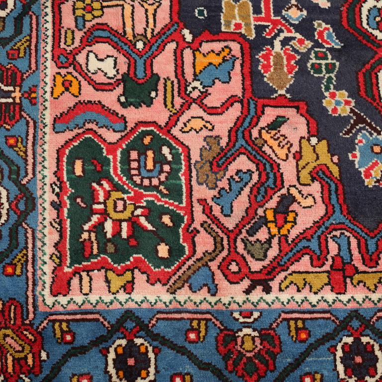 A Bakhtiari rug, 290 x 162 cm.