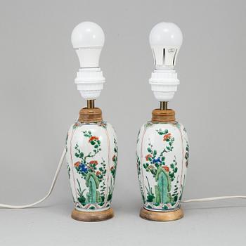 A pair of famille verte vases, turned into table lamps, Qing dynasty, Kangxi (1662-1722).