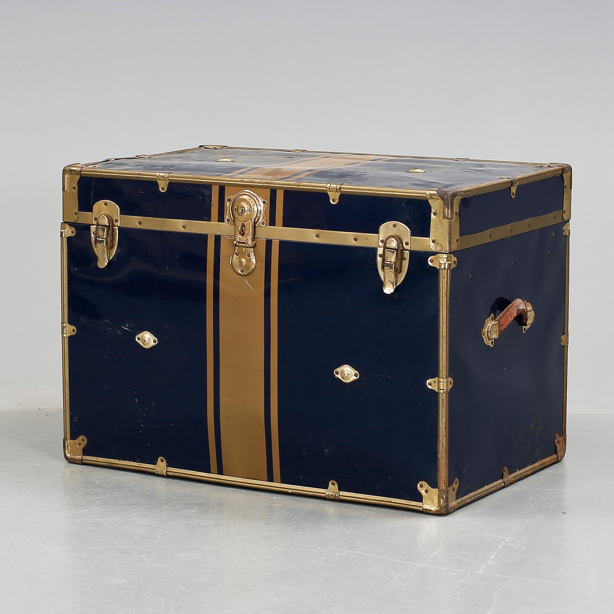 KOFFERT, 1900-talets första hälft.