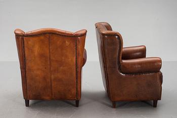 ÖRONLAPPSFÅTÖLJER, ett par, engelsk stil, Joris, omkr 2000.