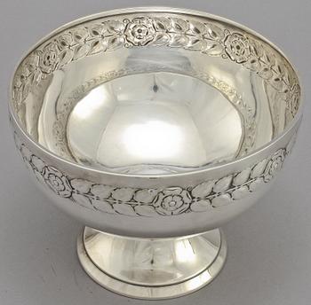 SKÅL PÅ FOT, silver, Stockholm, 1916. Vikt 745 g.