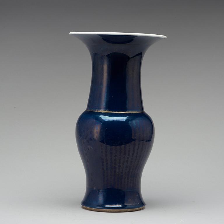 A powder blue vase, Qing dynasty, 18th century.