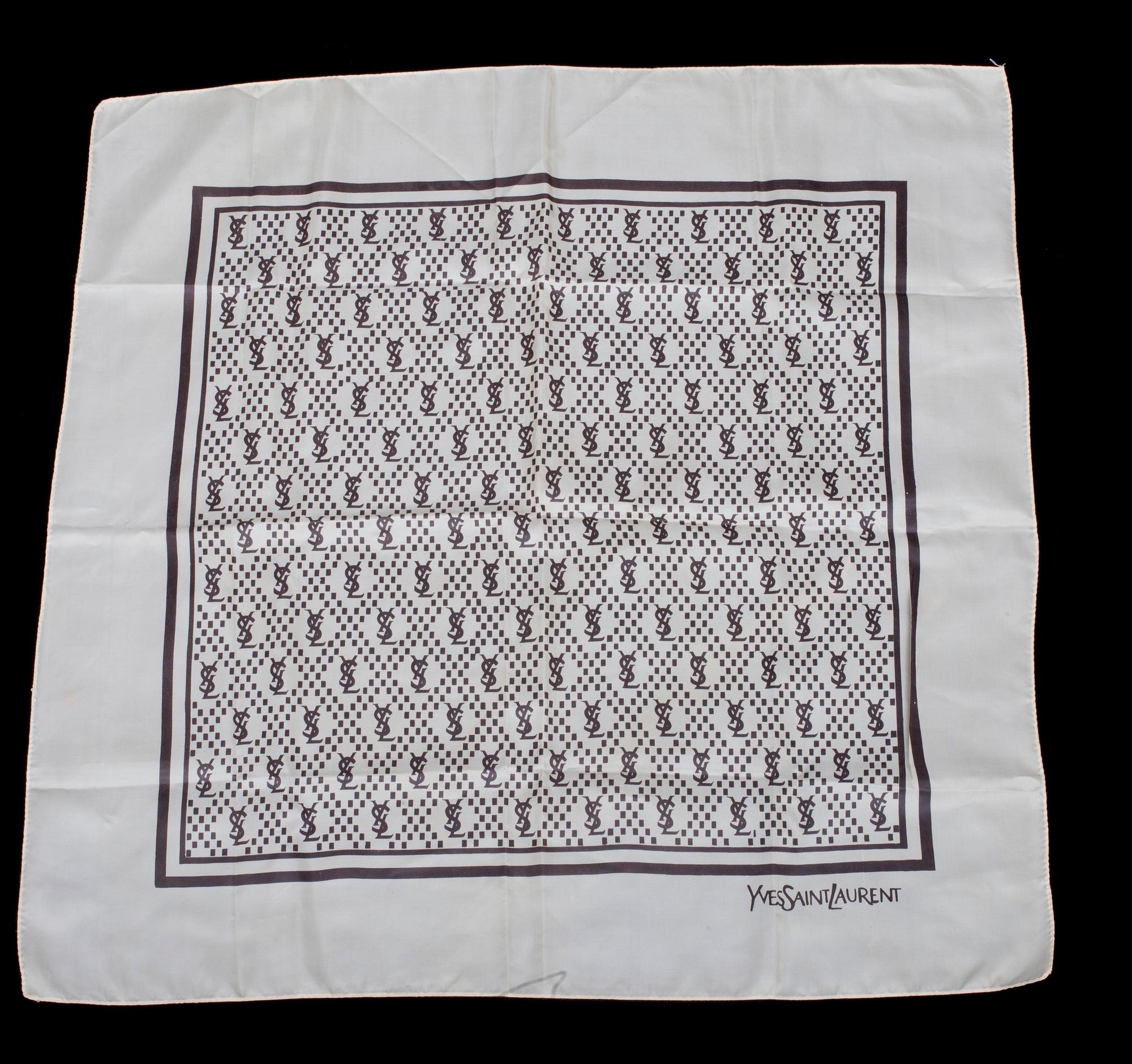 SCARF, Yves Saint Laurent.