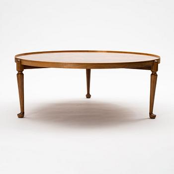 Josef Frank, a model '2139' walnut and burled wood sofa table, Svenskt Tenn, Sweden, before 1985.