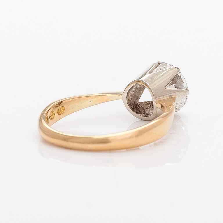 Ring, 18K guld, med briljantslipad diamant ca 1.75 ct, Westerback, Helsingfors 1930.