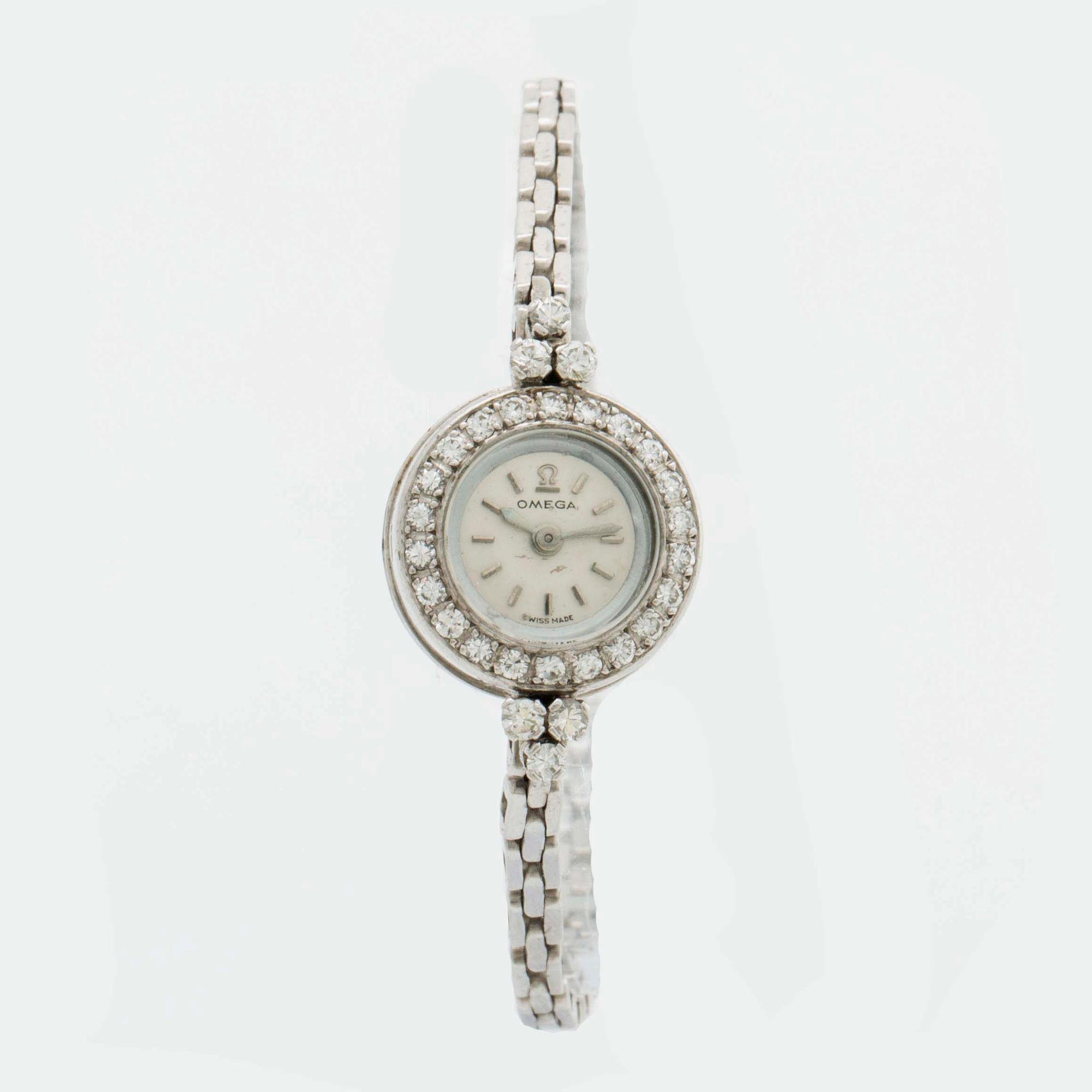 OMEGA ladies wristwatch, 15 mm, 18K whitegold, brilliant-cut diamonds approx 0,40 ct in total.
