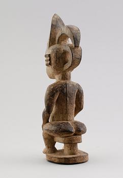 FIGUR, snidat trä, Afrika.