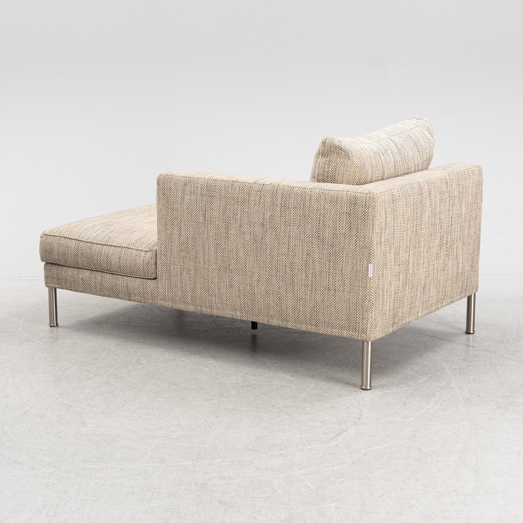 A 'Tiziano' chaise lounge from Frigerio, Italy.