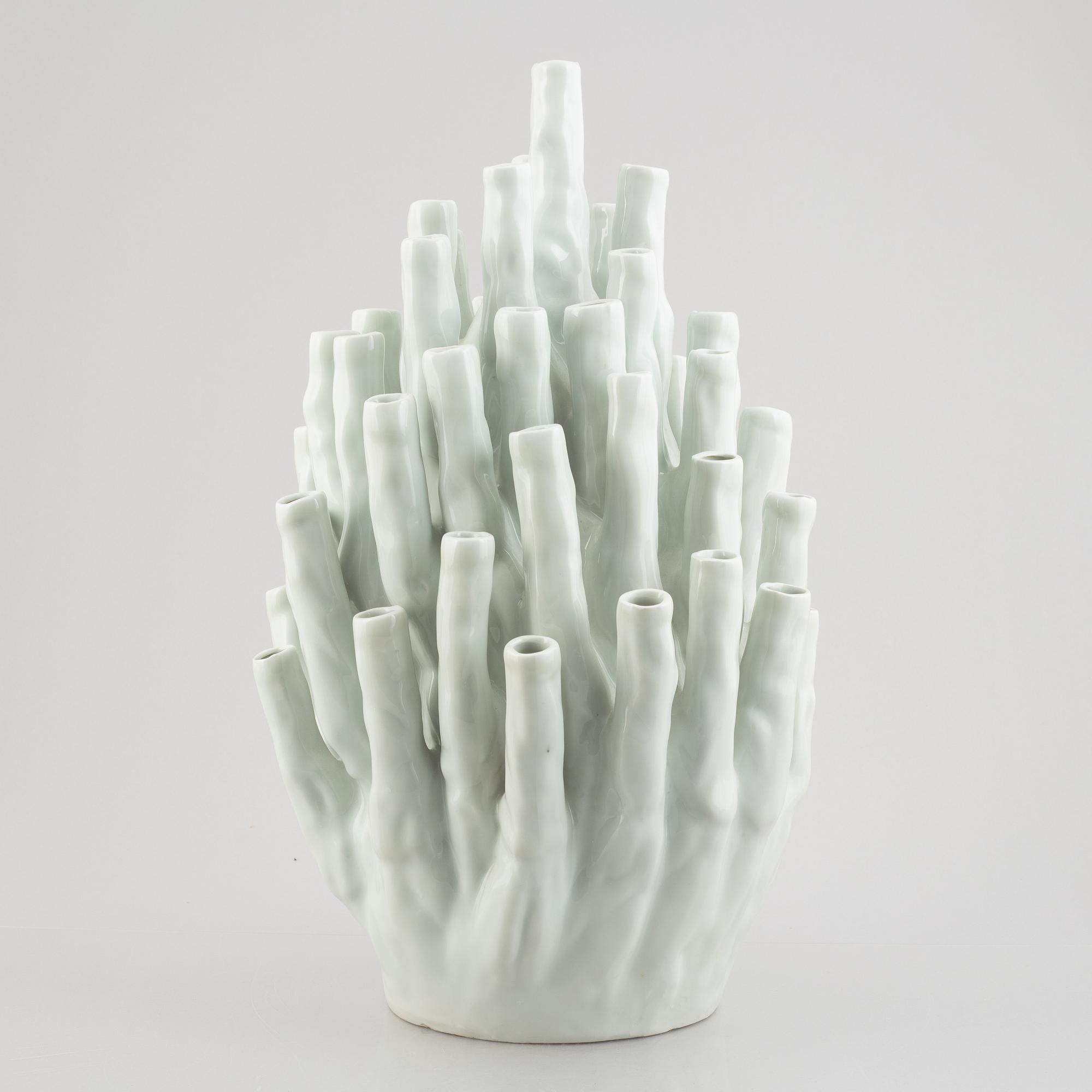 Pols Potten, a 'Coral 50-Tulips' pocelain vase.