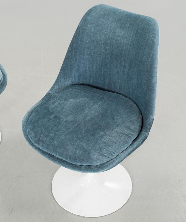 Two "Tulip" chairs by Eero Saarinen for Knoll international, second half of the 20th century.