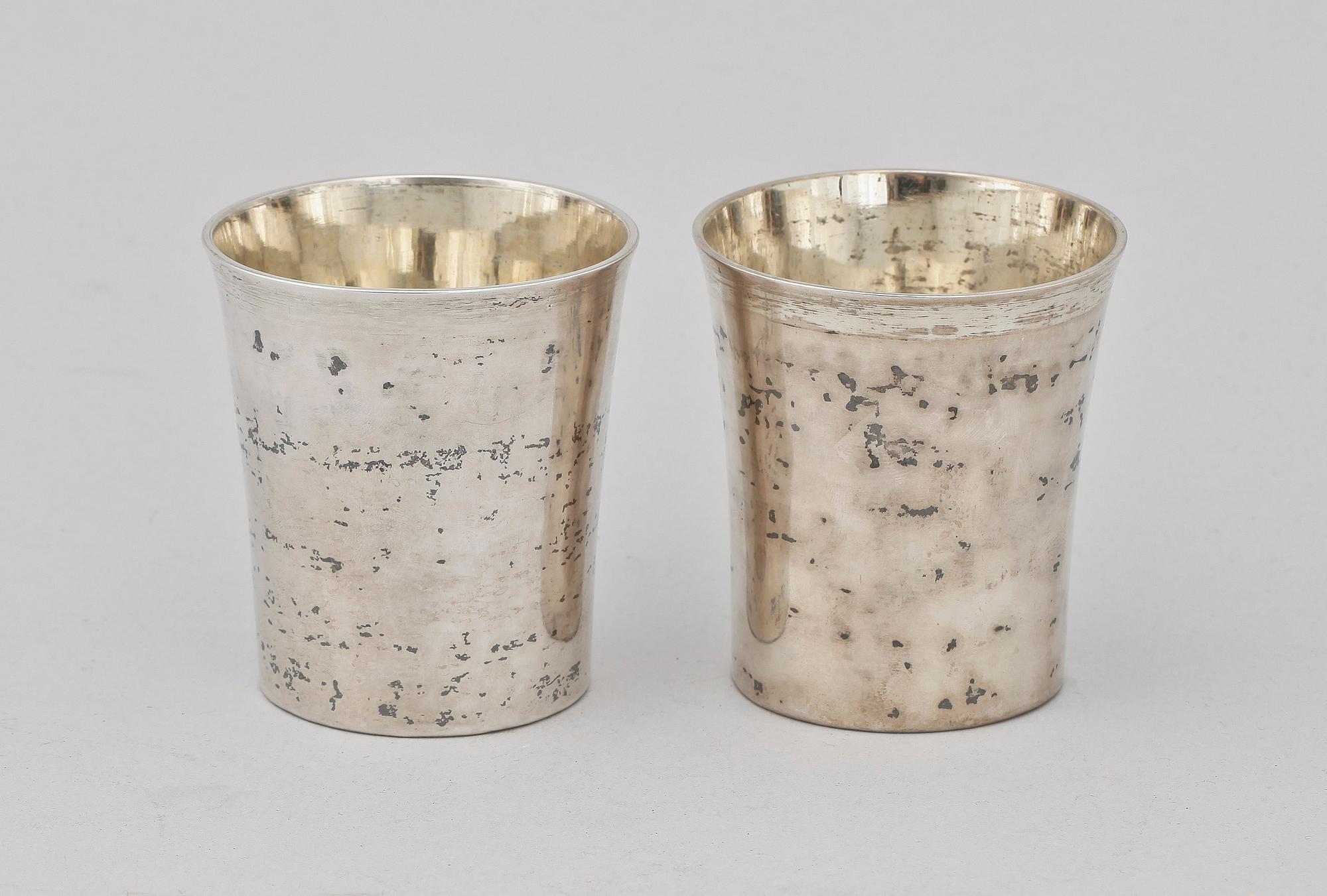 BÄGARE, ett par, silver, Carl Fredrik Seseman, Arboga 1816. Totalvikt ca 168 gram.