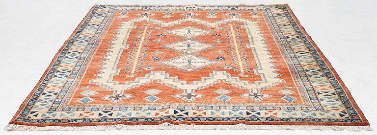 Matta, orientalisk, ca 290 x 204 cm.