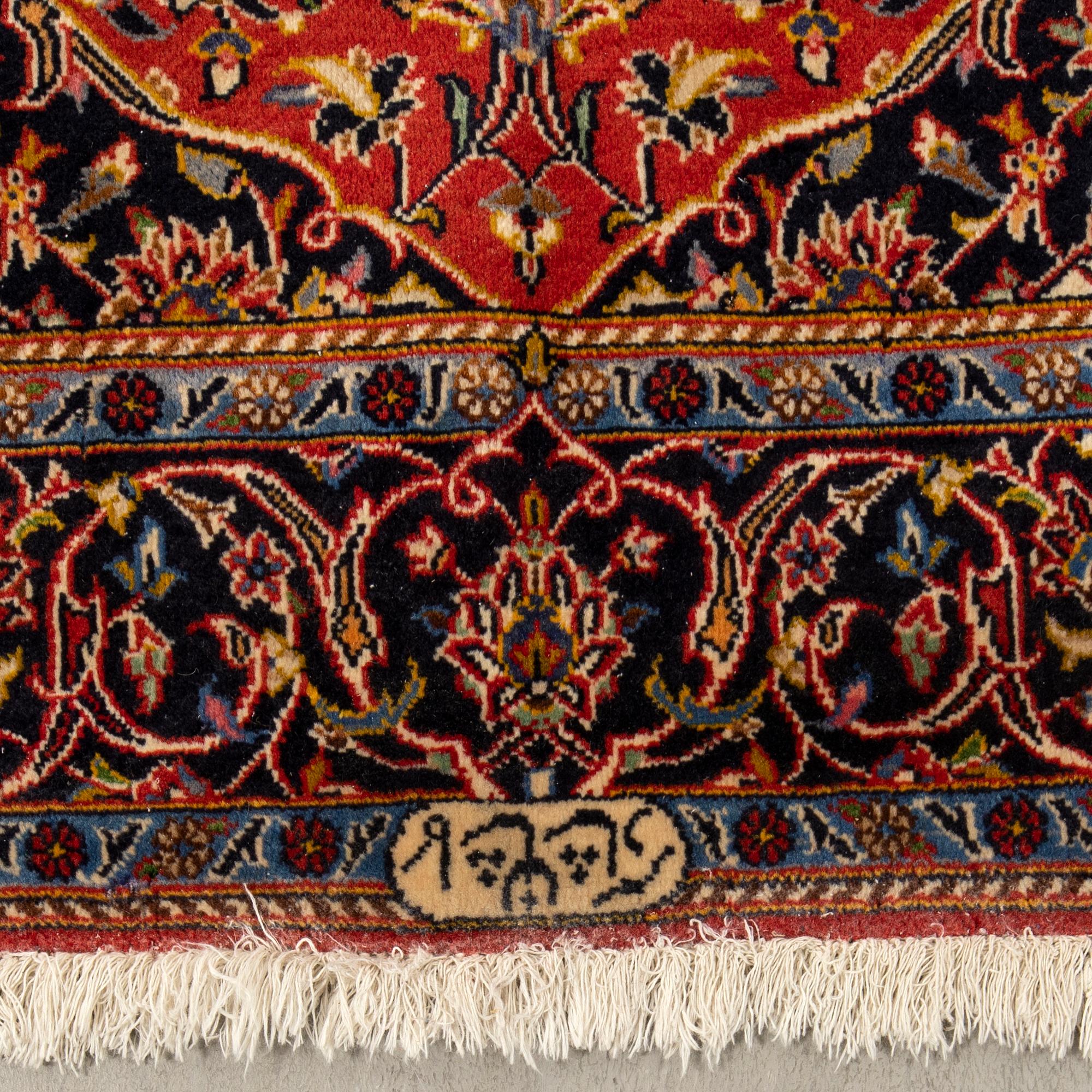 Oriental rug, old, signed, approx. 170x122 cm.