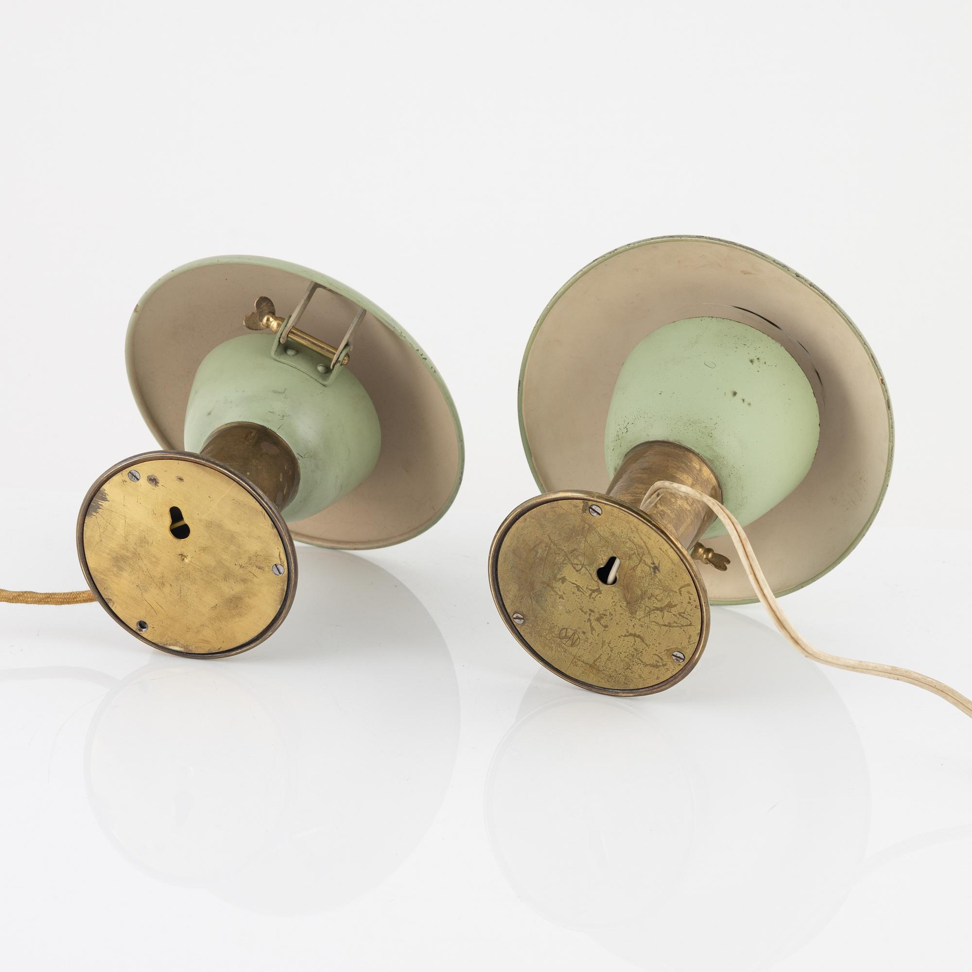 Bertil Brisborg, bords/vägglampor, 1 par, modell "31032", Nordiska Kompaniet 1940-tal.