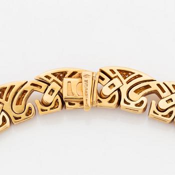 Bulgari collier 18K guld med runda briljantslipade diamanter.