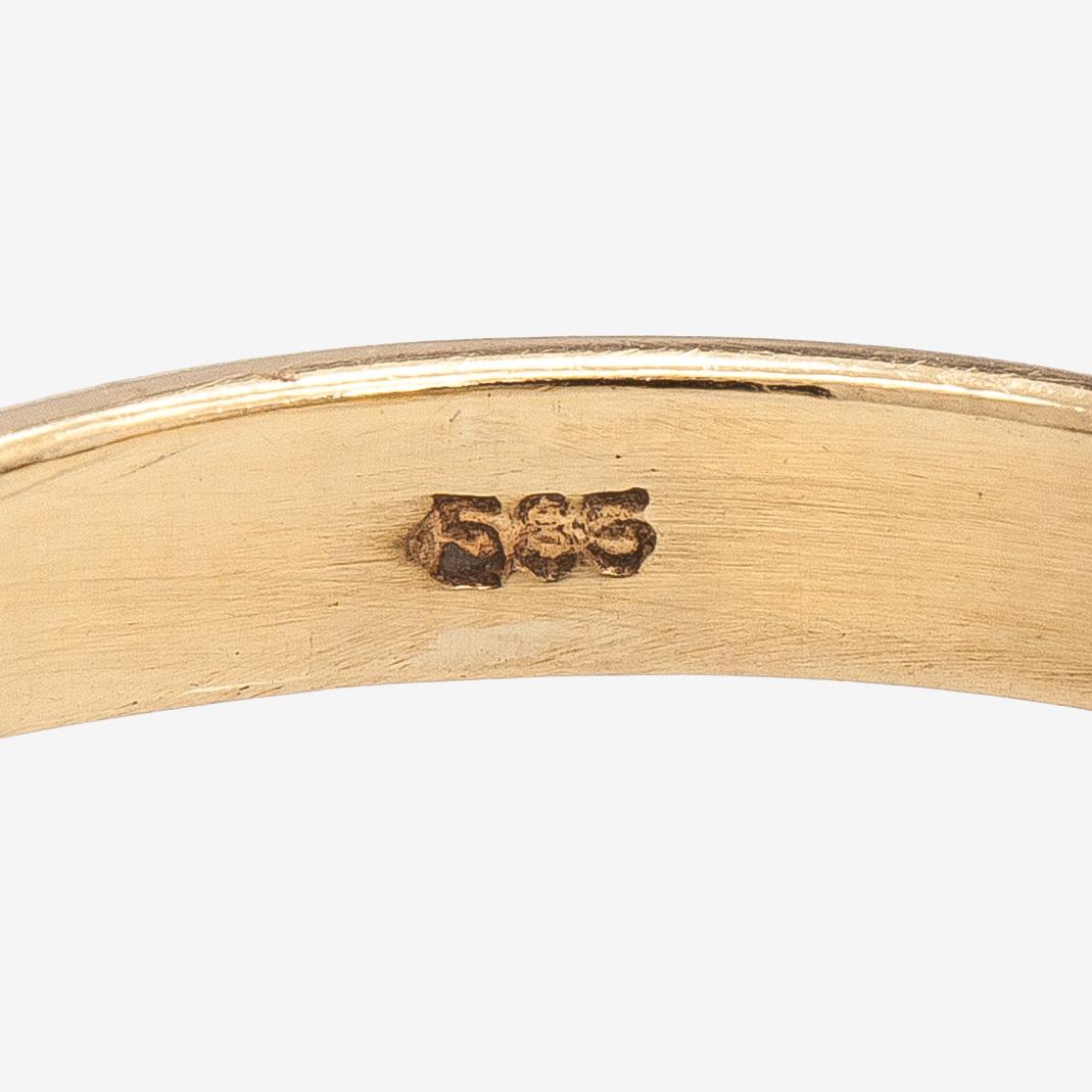 Sormus, viistehiottu safiiri, briljanttihiotut timantit, 14K kultaa.