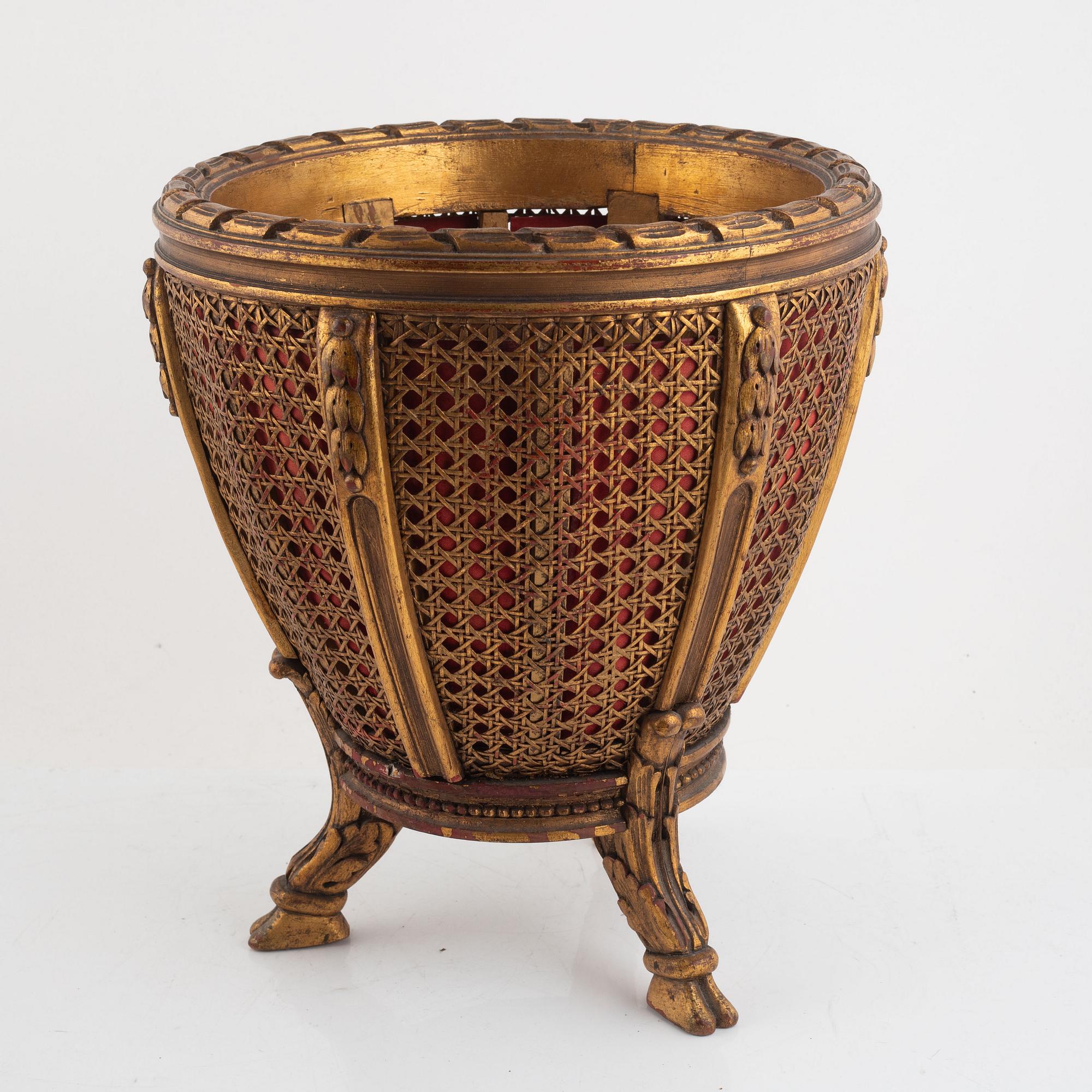 Korg, Louis XVI-stil, omkring år 1900.