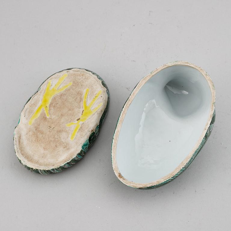 A butter tureen with cover in the shape of a quail, China, 20th Century.