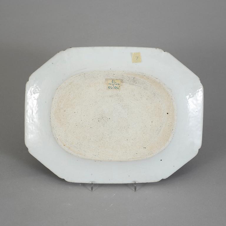 STEKFAT, porslin. Kina, Qianlong (1736-1795).