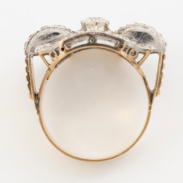 Ring 18K guld och platina med gammalslipad diamant och rosenslipade diamanter.