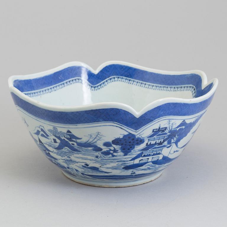 A Chinese blue and white porcelain bowl, Qing dynasty, Jiaqing, 18th century.