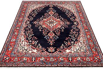 A Hamadan carpet, c. 298 x 215 cm.