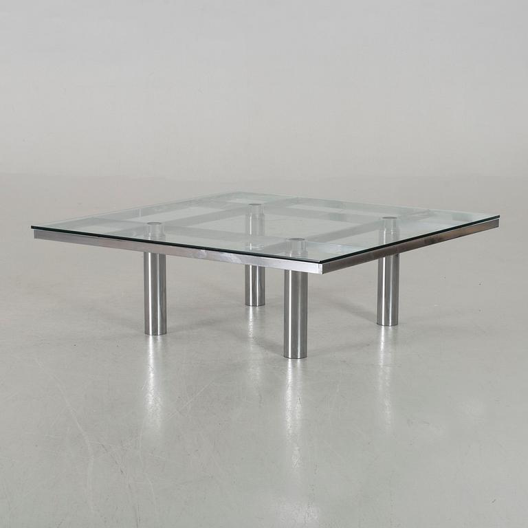 A TOBIA SCARPA GLASS TOP SOFA TABLE.