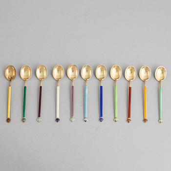 David Andersen, kaffeskedar, 11 st, förgyllt sterlingsilver och emalj, Norge, omkring 1900-talets mitt.