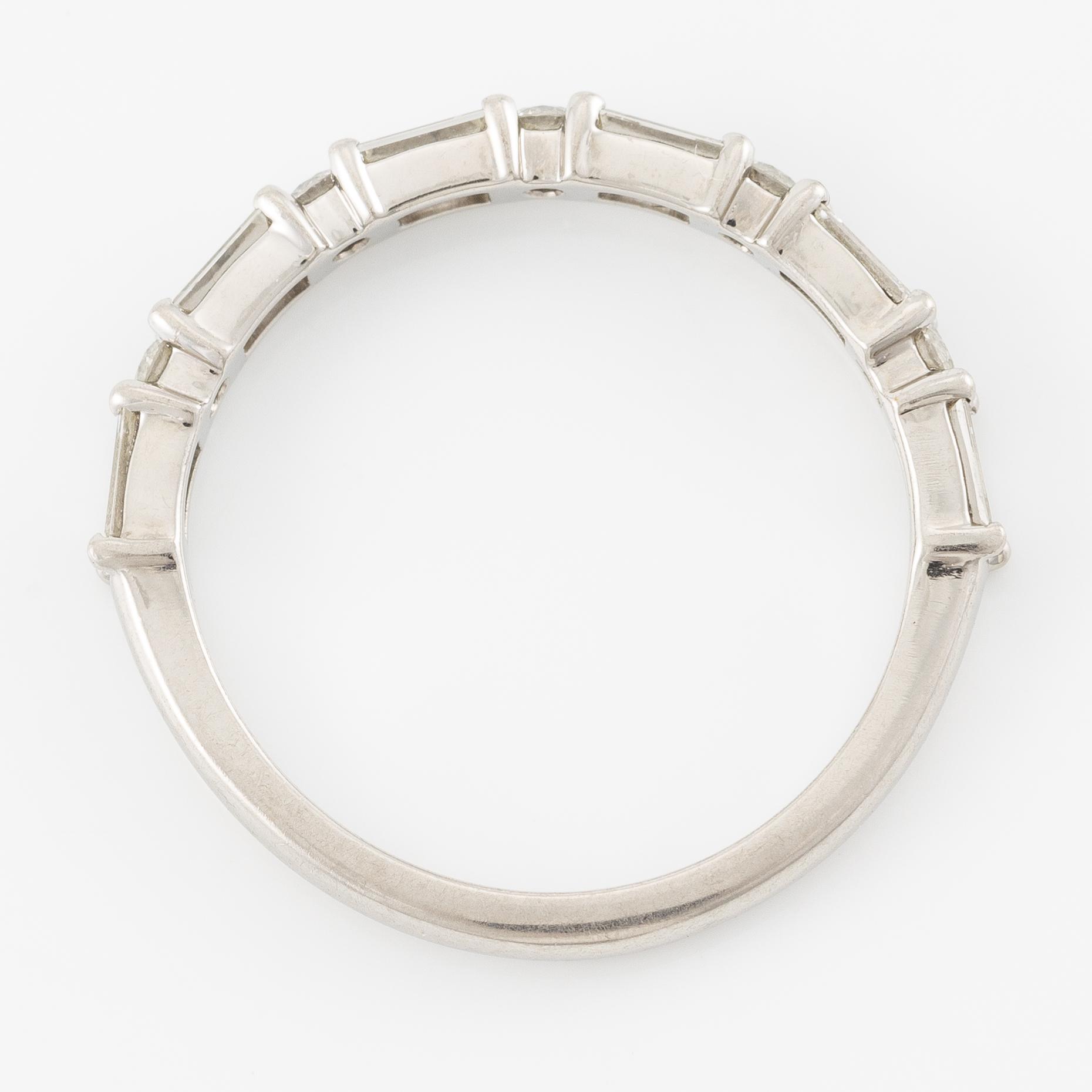 Ring platina med baguette- och runda briljantslipade diamanter, Emma Engelbert.