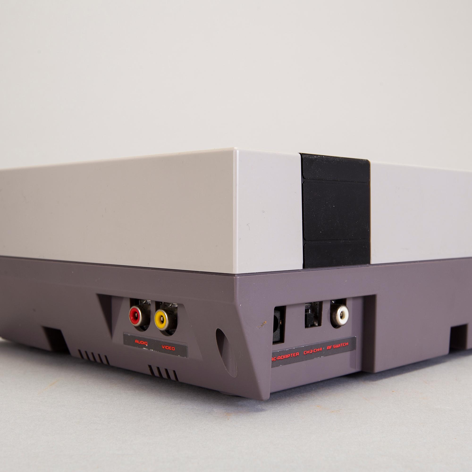 NINTENDO, 8-bit, 1980s.