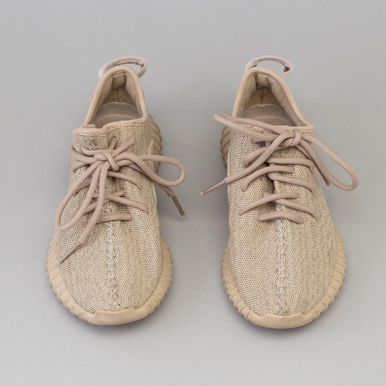 Adidas Yeezy Boost 350 Oxford tan.