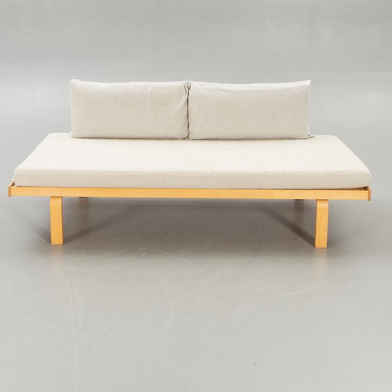 Alvar Aalto, daybed model 710, Artek.