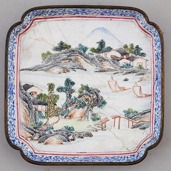 An enamelled caddy with cover and a dish, Qing dynasty, 18th century.