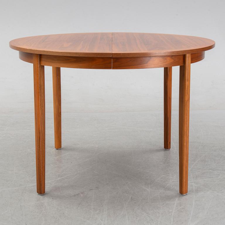 Matbord, fanerat med valnöt, 1900-talets andra hälft,