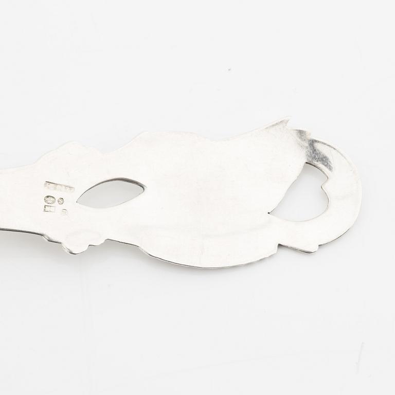 A pair of silver fish serving cutlery, Swedish import mark of Carl Hoff, Helsingborg 1939.