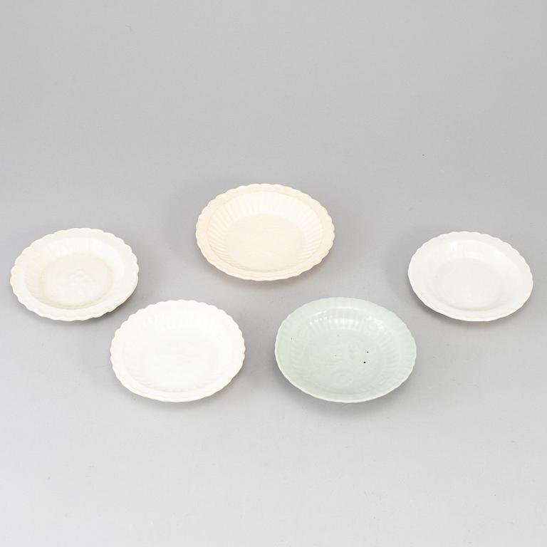 Seven Chinese ceramic dishes, 20th century.