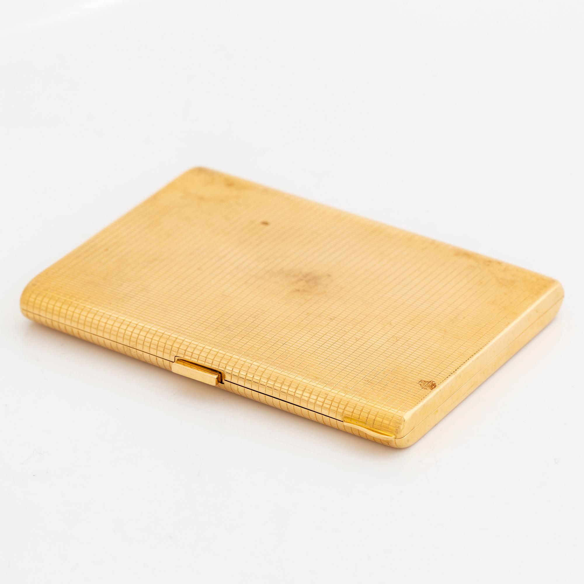 18K gold cigarette case.