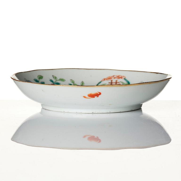 A group of two famille rose bowls and a dish, late Qing dynasty.