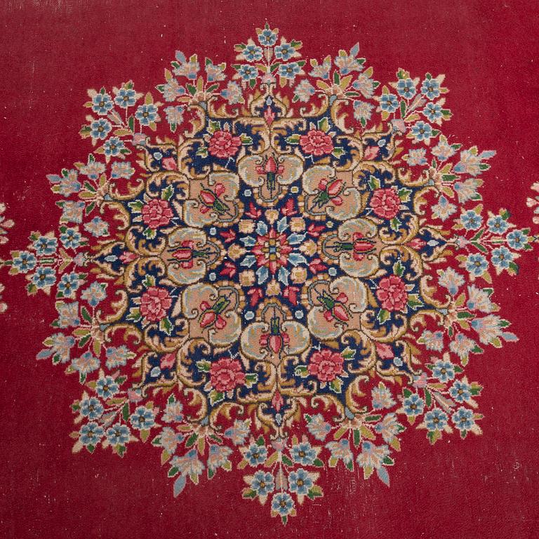 Carpet, Kirman, 405 x 298 cm.