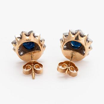 Earrings, faceted sapphires, brilliant cut diamonds, 14K gold and white gold.