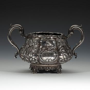 SOCKERSKÅL, silver, London 1836. Vikt 404,3 g.