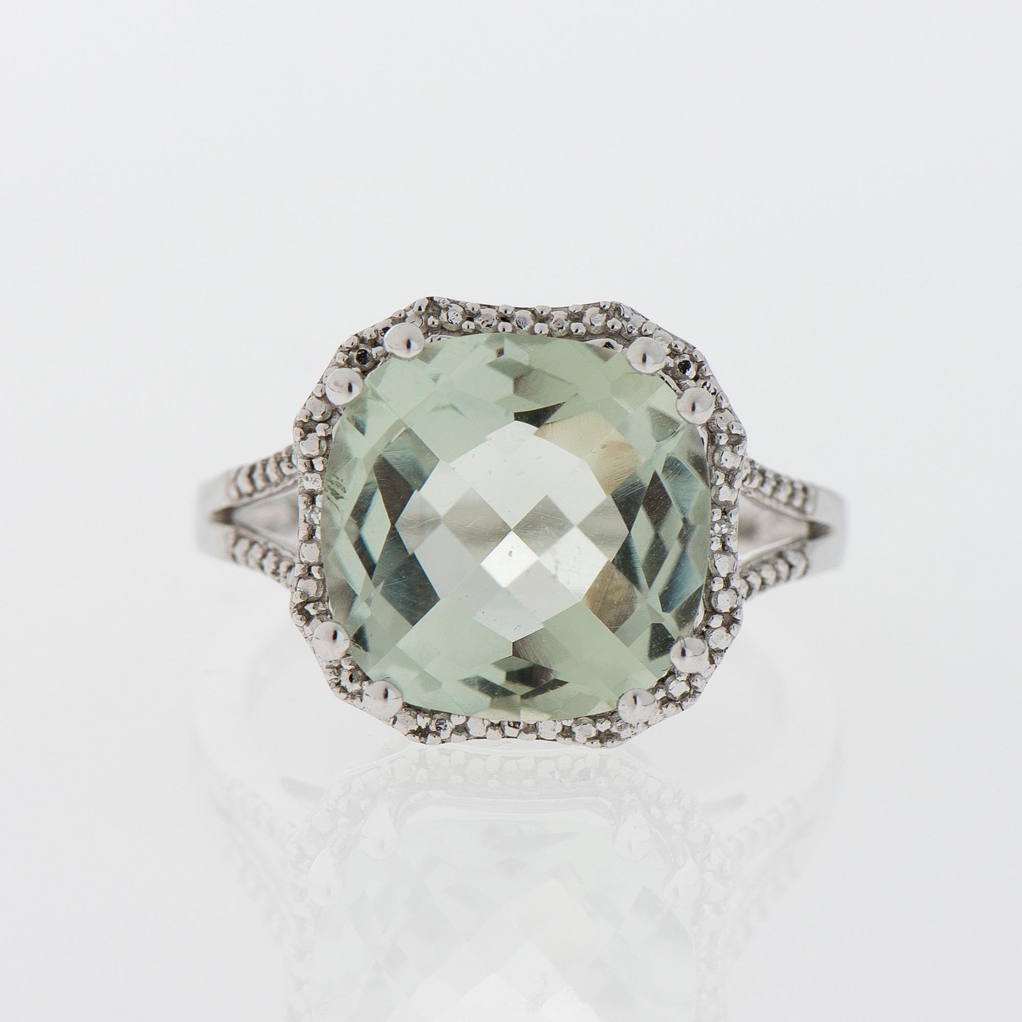 RING, 10K vitguld, grön kvarts.